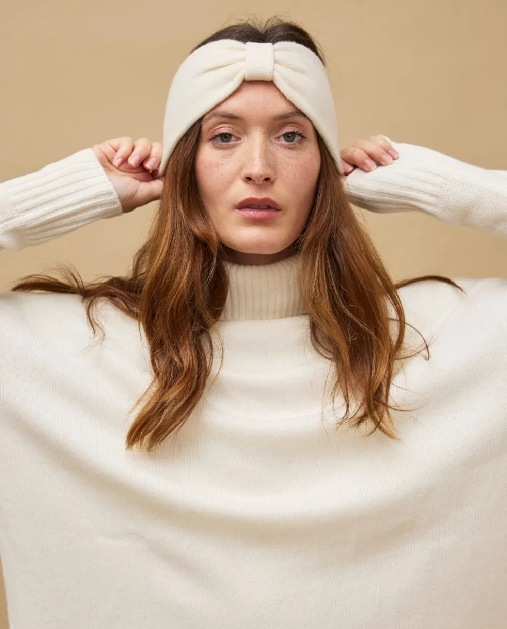 bandeau_cru__cachemire_2.webp Acanthe Bandeau écru 100% cachemire Ecru Shop