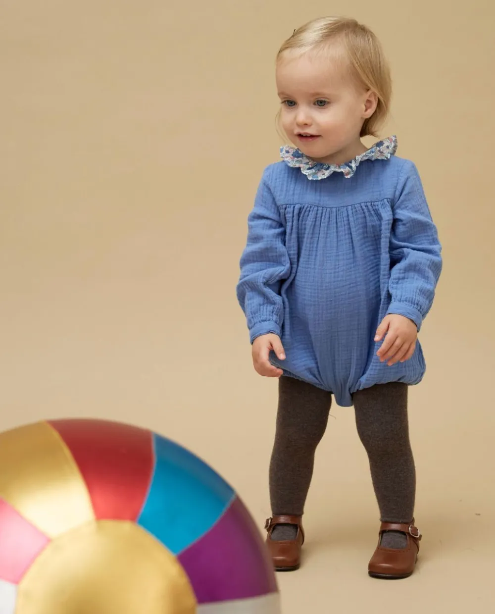 barboteuse_gaze_de_coton_bleu_col_en_tissu_liberty_3.webp Acanthe Barboteuse gaze de coton col en tissu Liberty Bleu Cheap