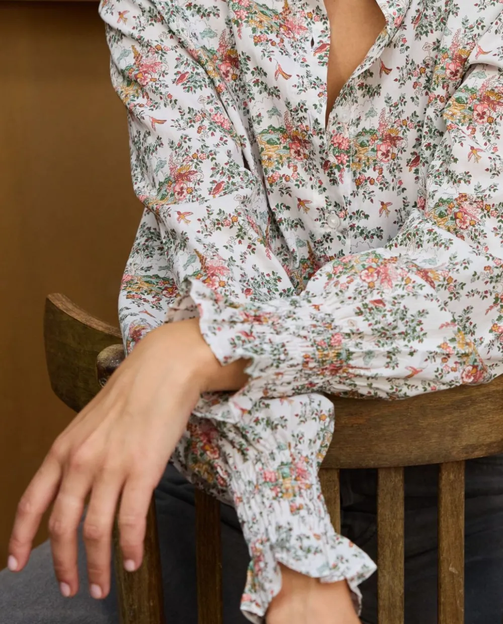 blouse_poignets_smocks_en_tissu_liberty_miniature_wonderland_3.webp Acanthe Blouse poignets smockés en tissu Liberty Miniature Wonderland LibertyMiniatureWonderland New