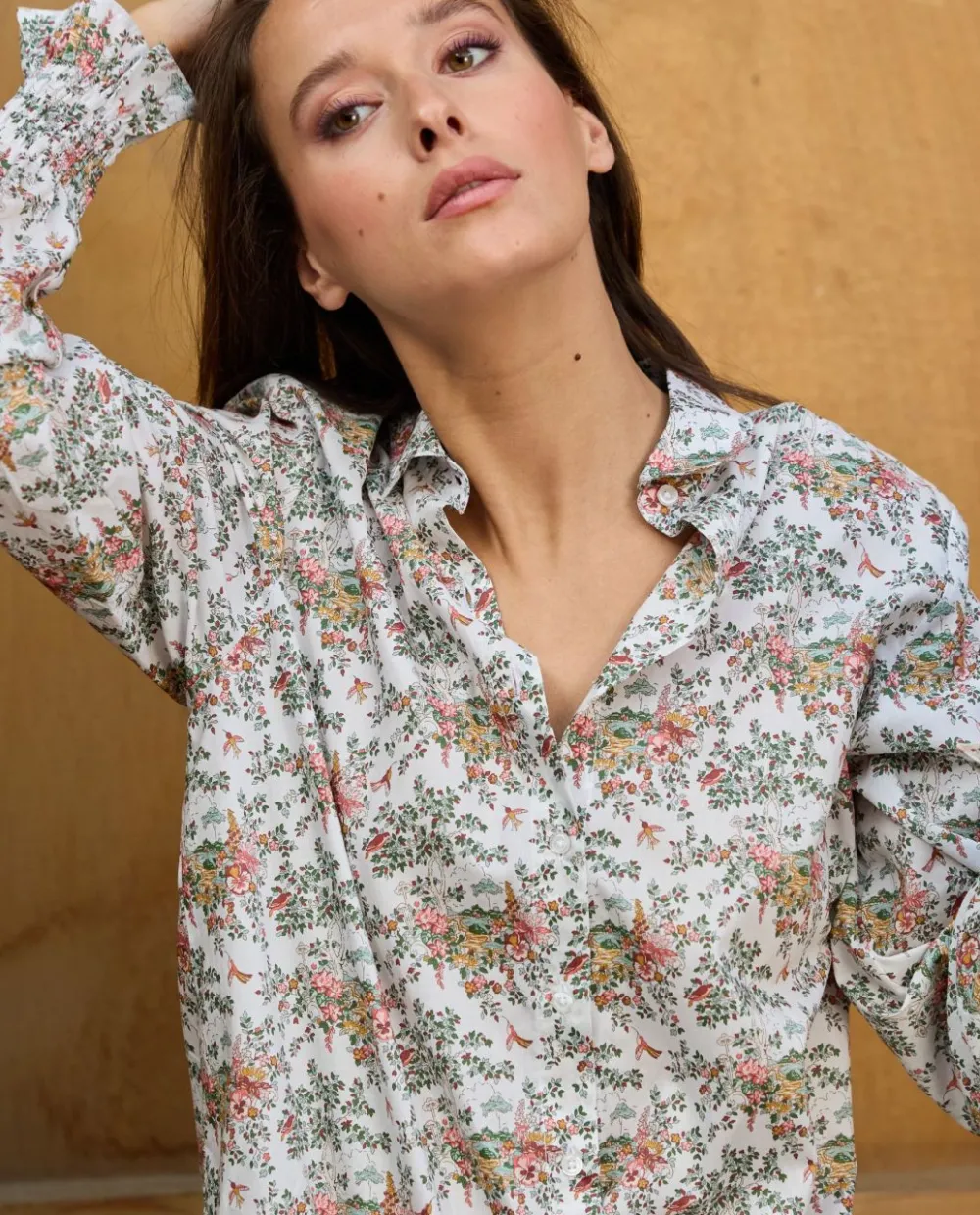 blouse_poignets_smocks_en_tissu_liberty_miniature_wonderland_4.webp Acanthe Blouse poignets smockés en tissu Liberty Miniature Wonderland LibertyMiniatureWonderland New