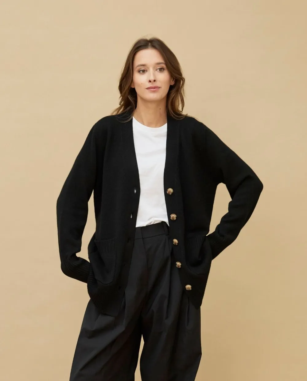 cardigan_v_noir__cachemire_2.webp Acanthe Cardigan V 100% cachemire Noir Discount