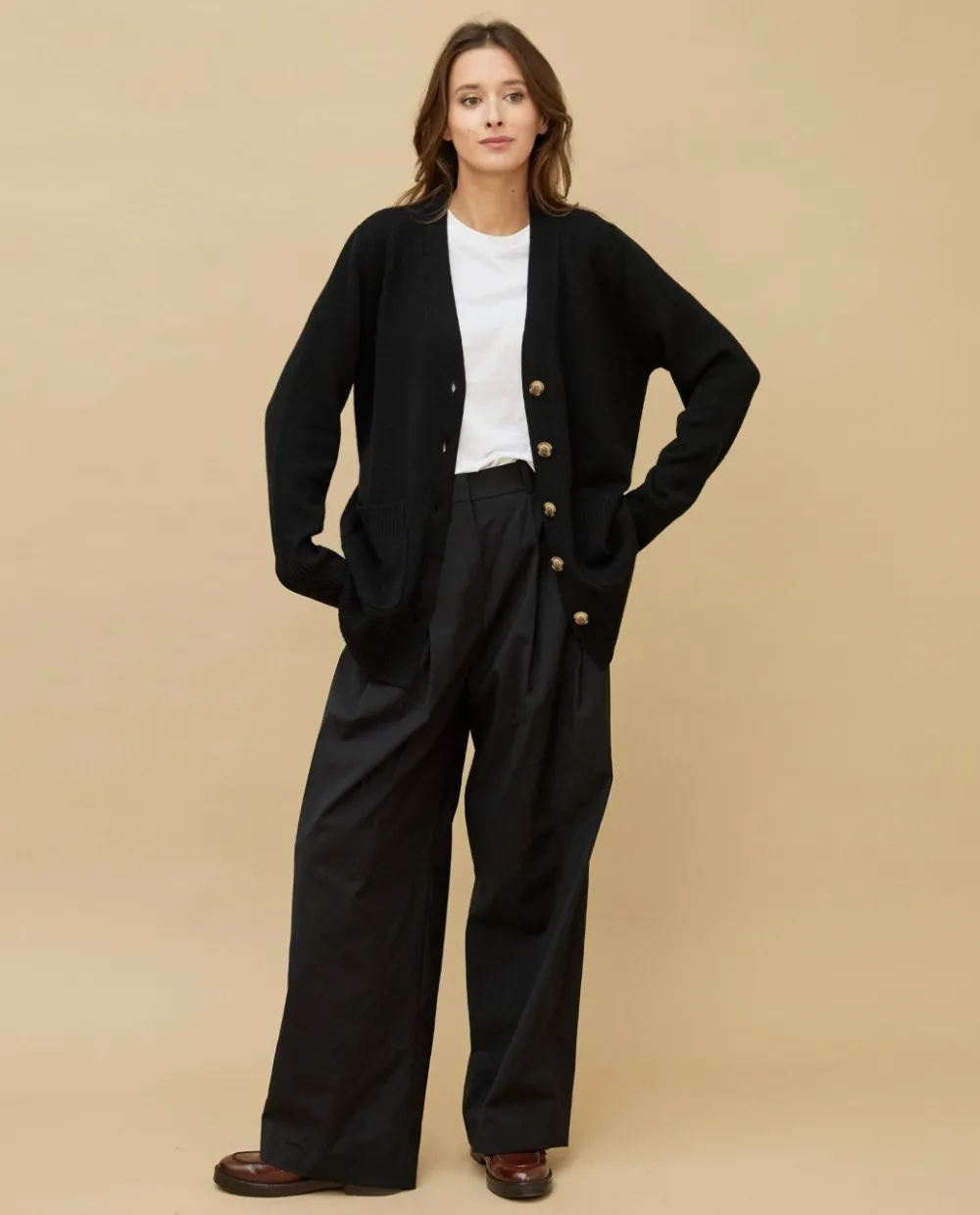 cardigan_v_noir__cachemire_5.webp Acanthe Cardigan V 100% cachemire Noir Discount