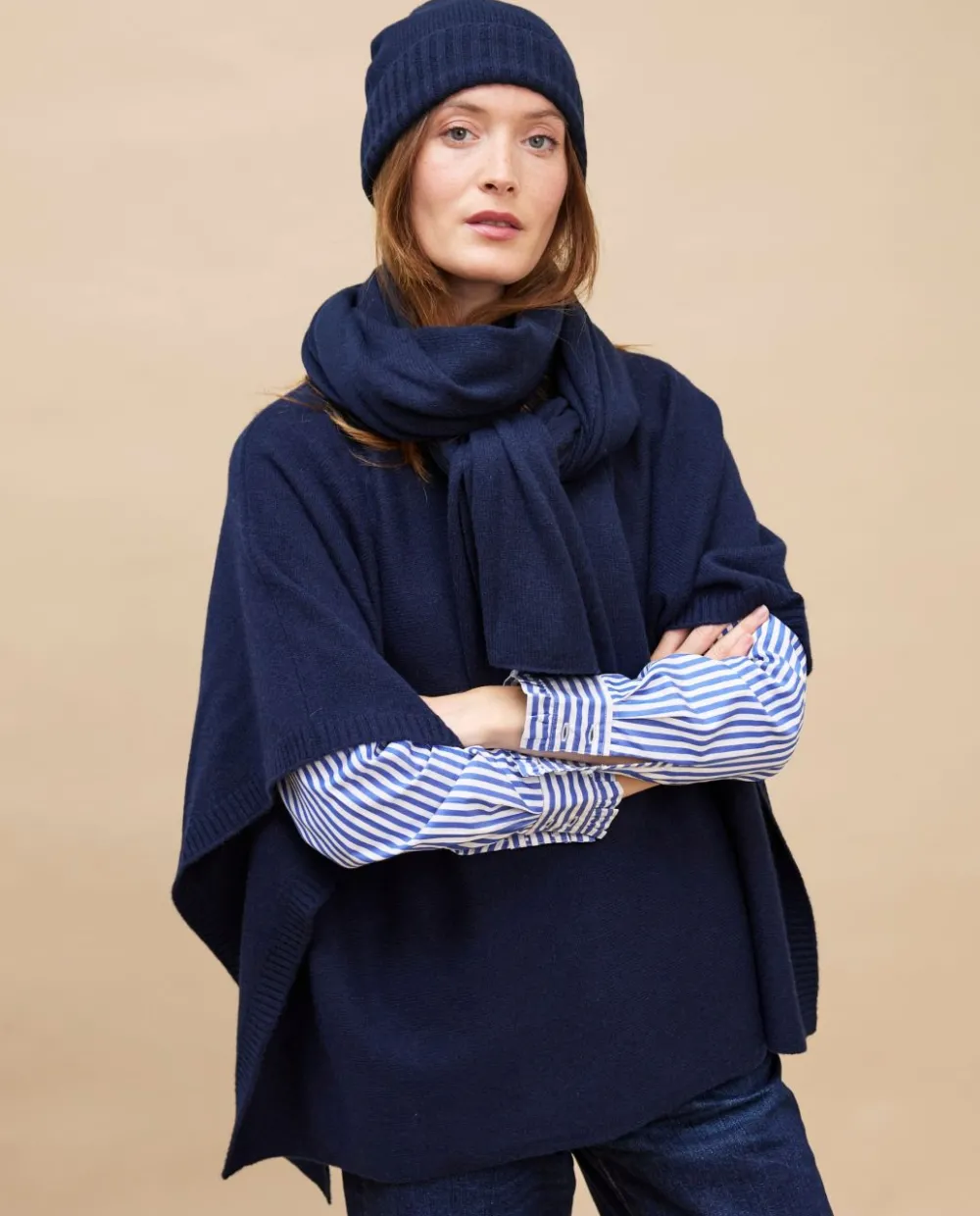 echarpe_longue_marine__cachemire_3.webp Acanthe Echarpe longue 100% cachemire Marine Online