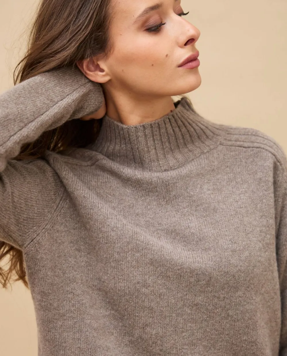 pull_col_montant_ctes_taupe__cachemire_2.webp Acanthe Pull col montant côtes 100% cachemire Taupe Best Sale