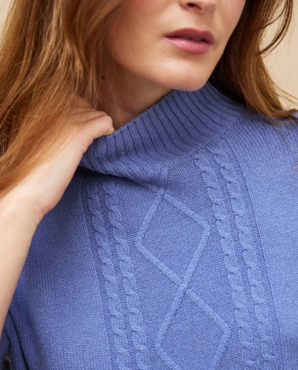 pull_col_montant_torsade_bleu_lavande__cachemire_2.webp Acanthe Pull col montant torsade bleu lavande 100% cachemire bleulavande Shop