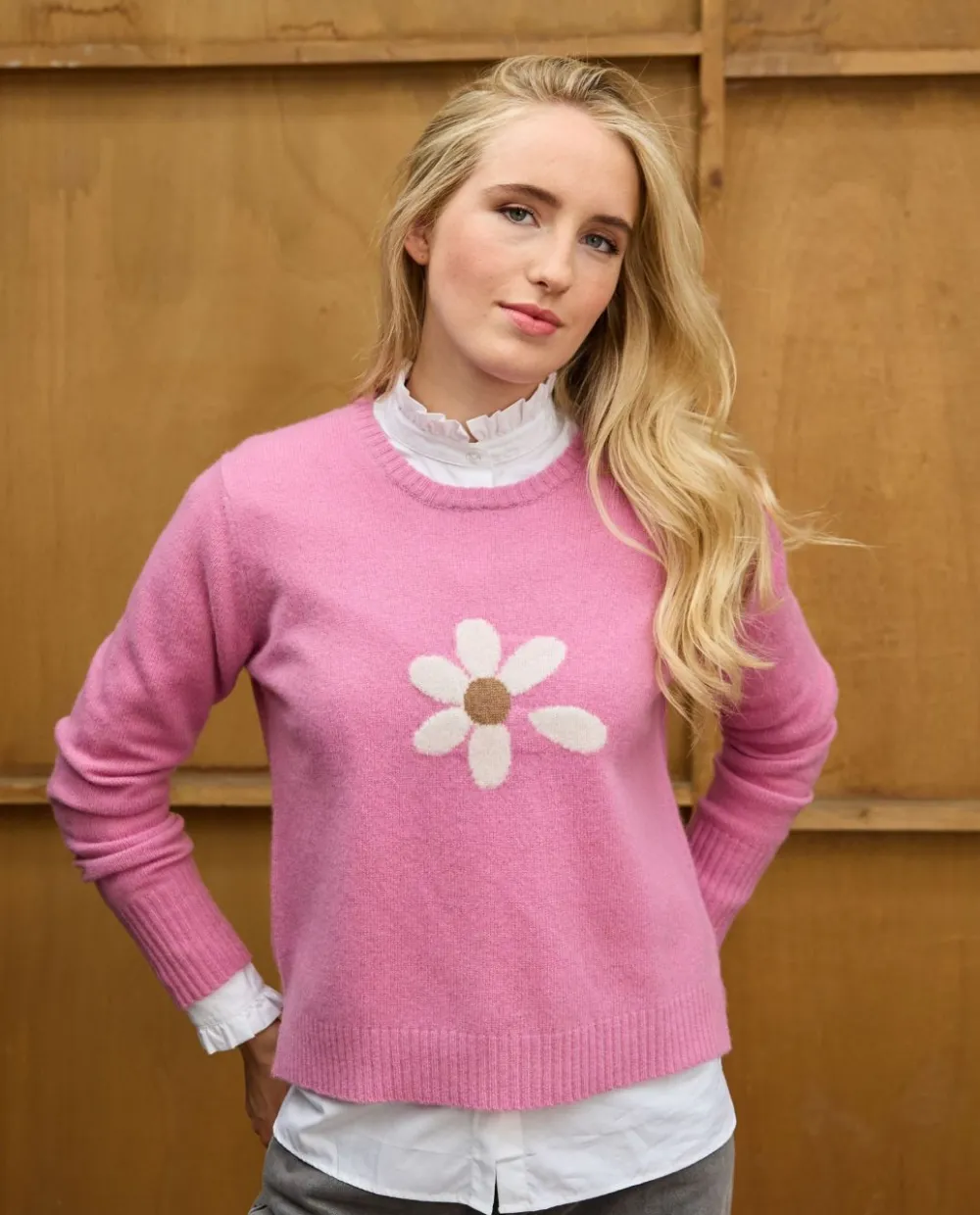 pull_col_rond_jacquard_marguerite_rose__lambswool_2.webp Acanthe Pull col rond jacquard marguerite 100% lambswool Rose Best Sale