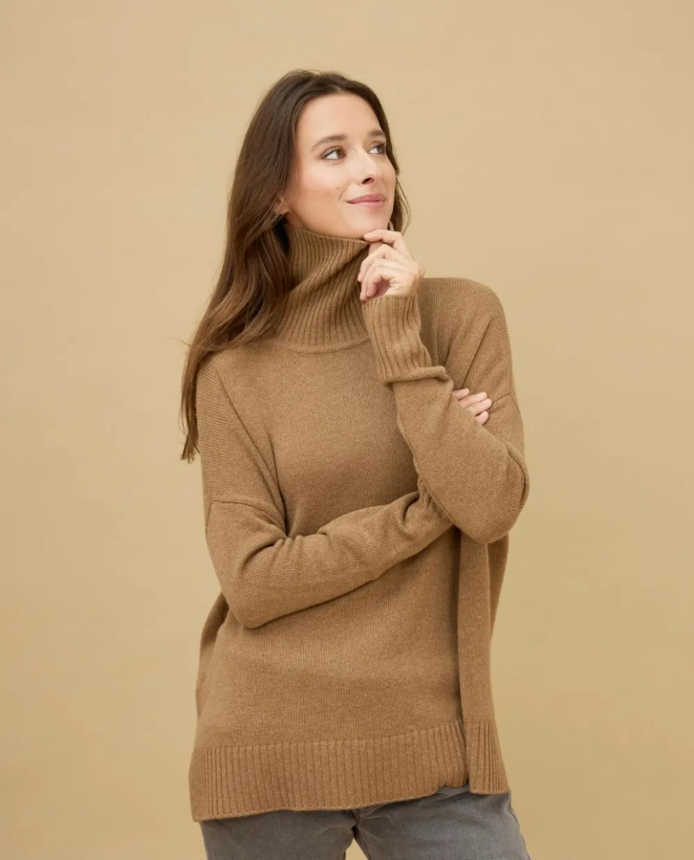 pull_col_roul_ample_camel__cachemire_2.webp Acanthe Pull col roulé ample 100% cachemire Camel Flash Sale