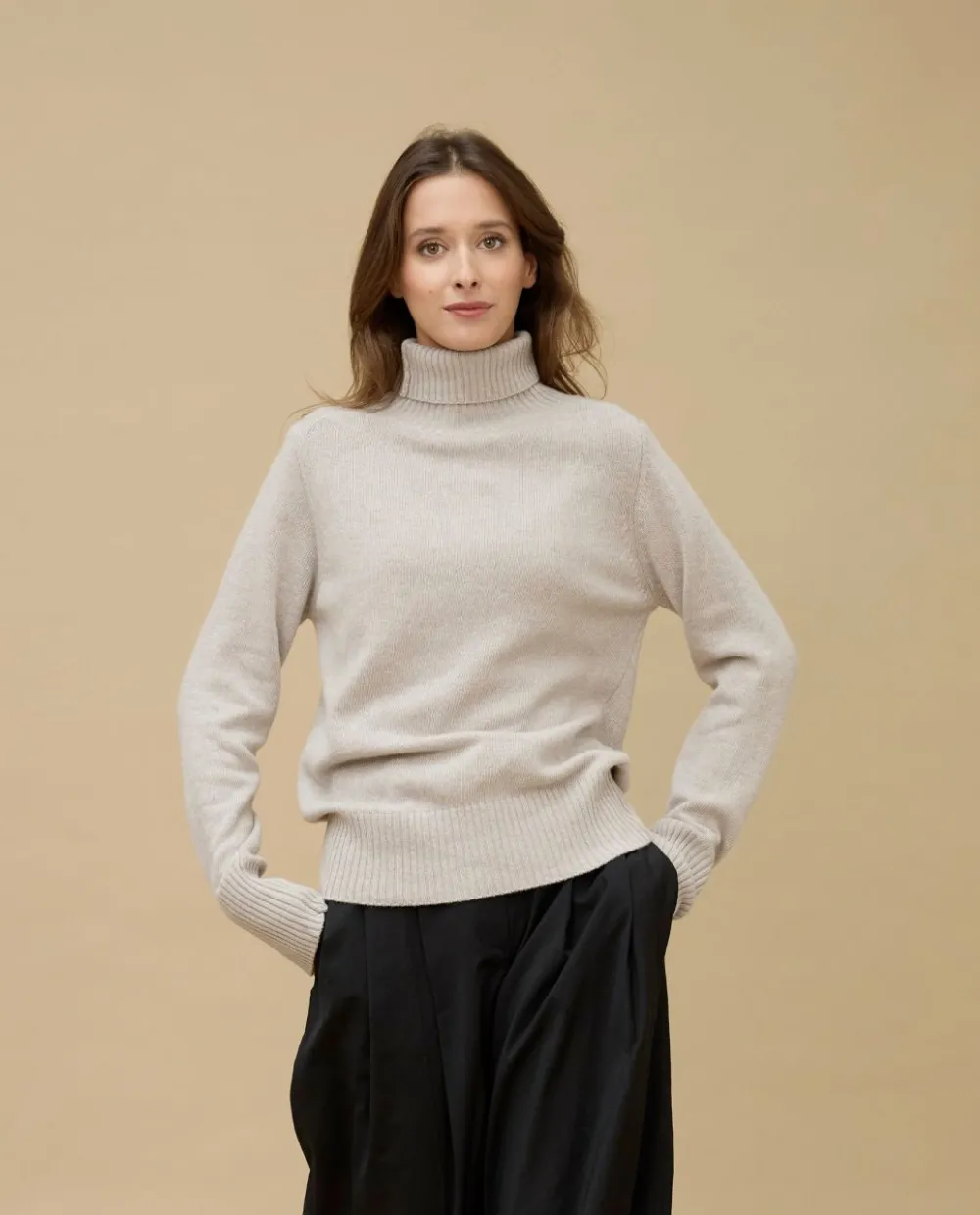 pull_col_roul_lainecachemire_beige_4.webp Acanthe Pull col roulé laine-cachemire Beige Clearance