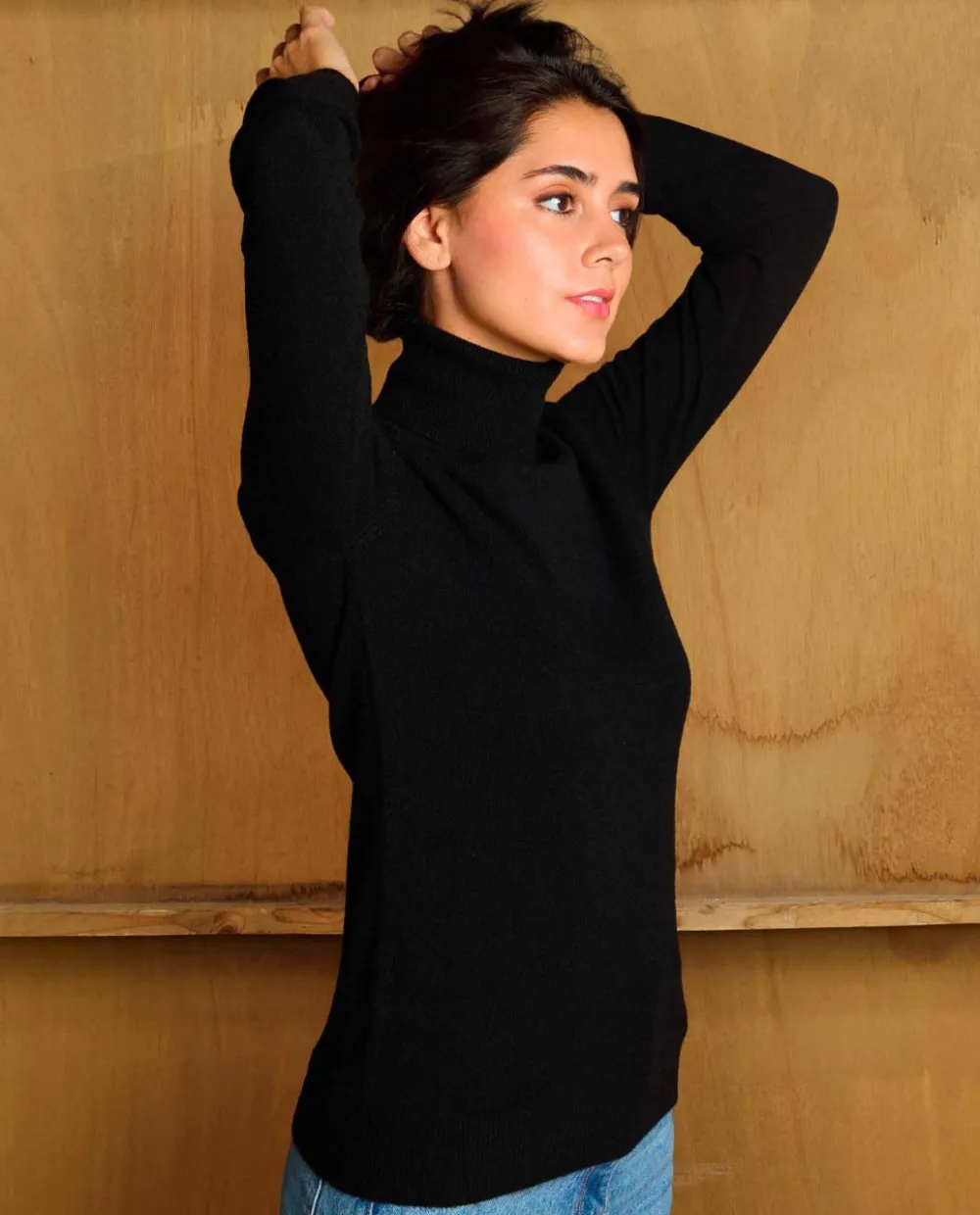 pull_col_roul_noir__cachemire_3.webp Acanthe Pull col roulé 100% cachemire Noir Online