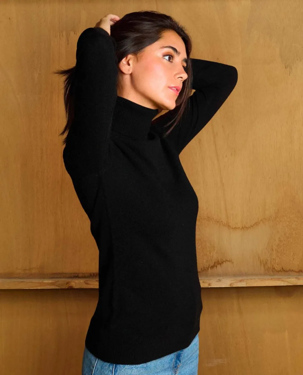 pull_col_roul_noir__cachemire_4.webp Acanthe Pull col roulé 100% cachemire Noir Online